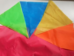 banderines triangulares de colores