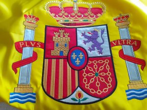 escudo bordado de España para bandera de interior elaborada en satin