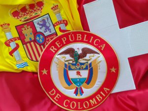tres Escudos bordados de los países de Colombia España y Suiza