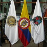 banderas con escudos bordados