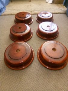 seis bases de madera para banderas de interior