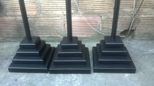 tres bases de madera de cuatro secciones de altura ya terminadas